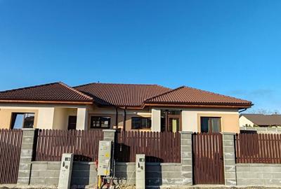 Duplex cu 3 camere cu Canalizare în Moșnița Nouă - 1