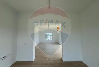 Casa / Vila cu 4 camere de vanzare - 3