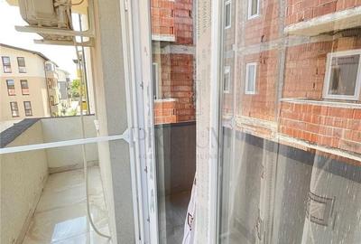 Apartament cu 3 camere semidecomandat în Neptun