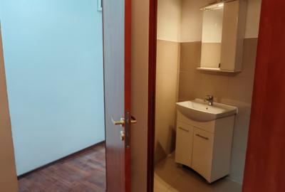 Casă cu 9 camere cu Canalizare în P-ța Romană - 7