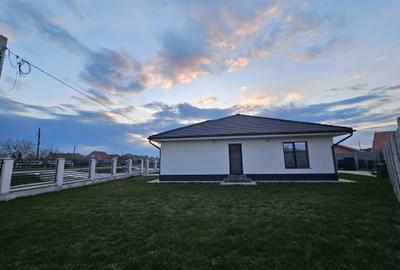 Casă cu 3 camere în Leș - 1