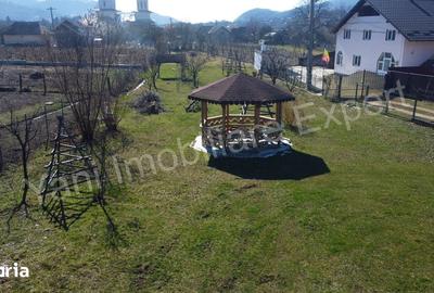 Casă cu 2 camere cu Teren 1794 Mp în Corbeni - 2