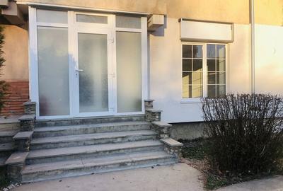 Spațiu comercial, de 40 mp, în Central - 3