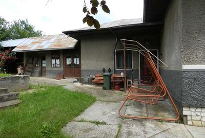 Casă cu 5 camere cu Teren 2300 Mp în Băicoi - 2