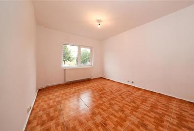 Spatiu comercial cu vitrina generoasa Spatiu comercial cu vitrina generoasa - 4