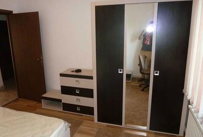 Apartament cu 3 camere decomandat în Cornișa - 3