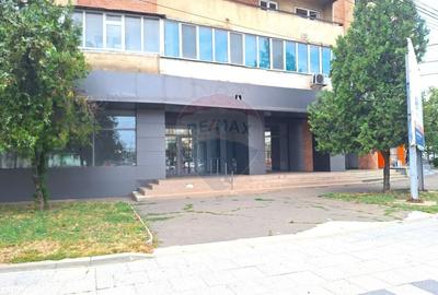 Spatiu comercial de inchiriat bd Unirii Nord - 12