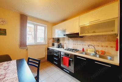 Apartament cu 3 camere de vanzare, Cetate - 4