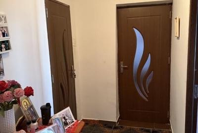 De vanzare apartament cu 3 camere - 1