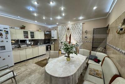 Vila de vanzare, cu 9 camere, 360 mp, zona Ora?tie Vila de vanzare, cu 9 camere, 360 mp, zona Ora?tie - 2