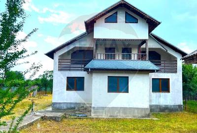 Casa / Vila cu 6 camere de vanzare in BUHUSI Judetul BACAU - 1