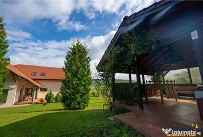 Casă cu 9 camere cu Teren 1750 Mp în Central - 3