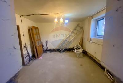 Casă cu 8 camere cu Teren 485 Mp în Central - 42