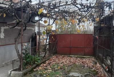 Casă cu 3 camere în Central - 1