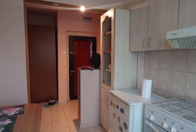 Apartament cu 3 camere semidecomandat în Central - 3