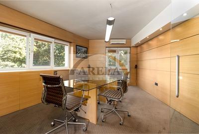 UNIRII FANTANI - 5 camere de vanzare - investitie rara si eleganta - 1