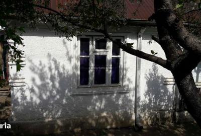 Casă cu 4 camere în Central - 1