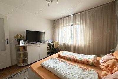 Apartament cu 3 camere decomandat, mobilat în Soarelui