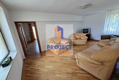 Apartament cu 3 camere semidecomandat în Central - 1