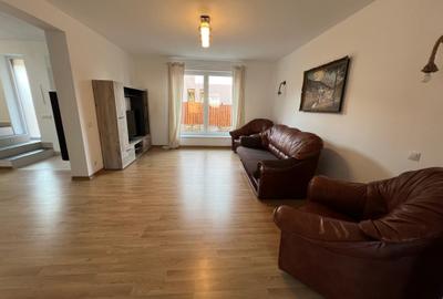 Casă cu 3 camere cu Canalizare în Ștrand - 1