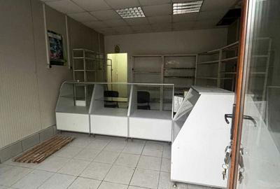 Spațiu comercial, de 27 mp, în Central - 4