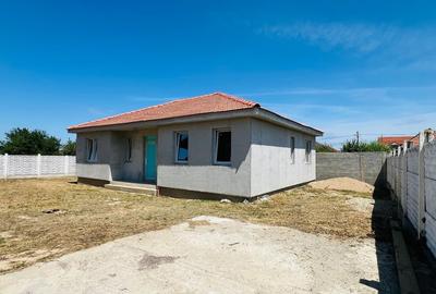 Casă individuală cu 3 camere în Cihei