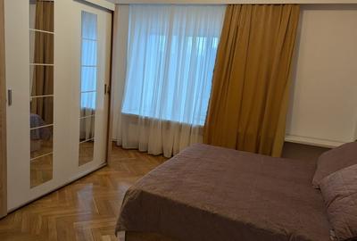 Apartament cu 4 camere decomandat, mobilat în P-ța Victoriei - 25