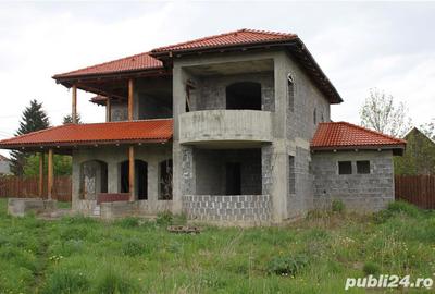 Casă cu 5 camere cu Teren 2000 Mp în Podu Oltului - 3