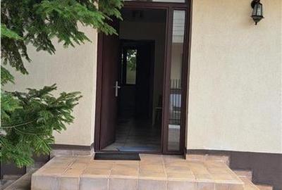 Vila foarte frumoasa langa  PALATUL si LACUL MOGOSOAIA - 3