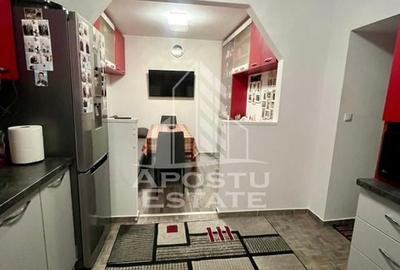 Doua apartamente la curte comuna,zona Traian - 6