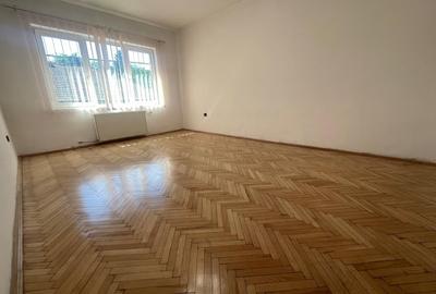 Casă individuală cu 9 camere în Gheorgheni