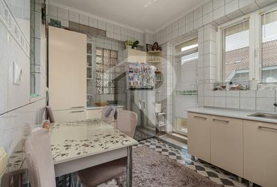 Casa cu teren de 3000 mp - ponton la lac - piscina si casa de oaspeti - 29