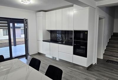 Casă cu 4 camere în Central - 6