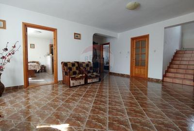 Casă individuală cu 6 camere cu Canalizare în Zvoriștea - 41