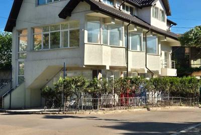 Spațiu comercial, de 280 mp, în Central - 4