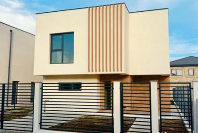 Casă cu 4 camere cu Teren 300 Mp în Lazu - 2