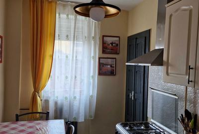 Apartament cu 3 camere decomandat în Central