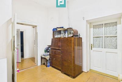 Casă cu 8 camere de renovat în Pârneava - 9