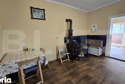 Casă cu 2 camere cu Teren 4446 Mp în Păulești - 1