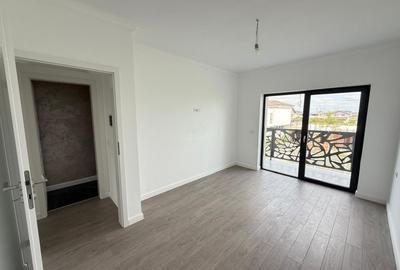 Duplex cu 4 camere cu Canalizare în Moșnița Veche - 8