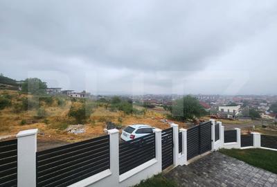 Casa individuala cu 6 camere,priveliste superba,600 mp teren,zona Piata - 5