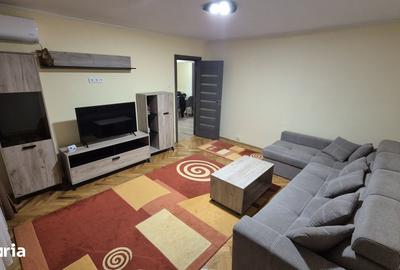 Apartament cu 3 camere în Micro 16