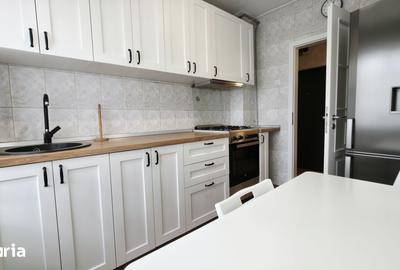Apartament cu 3 camere semidecomandat în Podu Roș
