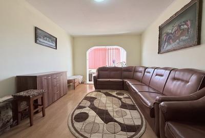 Apartament cu 3 camere decomandat, mobilat în Anda