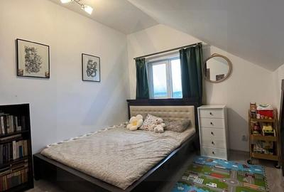 Apartament cu 3 camere semidecomandat, mobilat în Ștrand