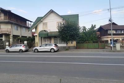 Casă cu 4 camere cu Teren 2200 Mp în Central
