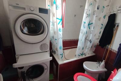 Casă cu 3 camere cu Canalizare în Florilor - 11