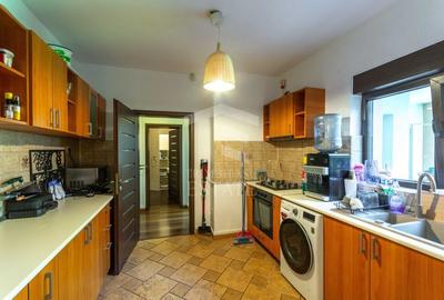 Apartament cu 5 camere semidecomandat în Kiseleff