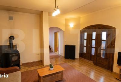 Casă cu 5 camere cu Teren 1300 Mp în Central