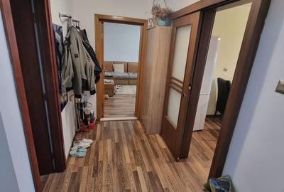 Apartament cu 4 camere semidecomandat în Faleza Nord